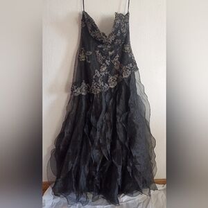 Alyce Designs Chic Black and Silver Lace Evening/Prom Dress Size 18